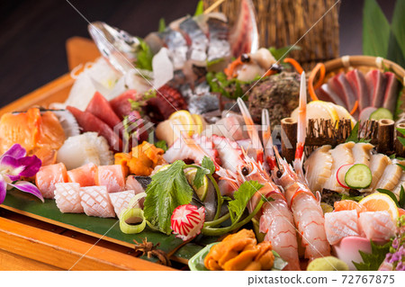 Assorted sashimi 72767875