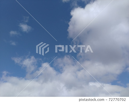 Blue sky 72770702