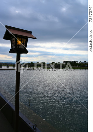 京都嵐山渡月橋 72770744