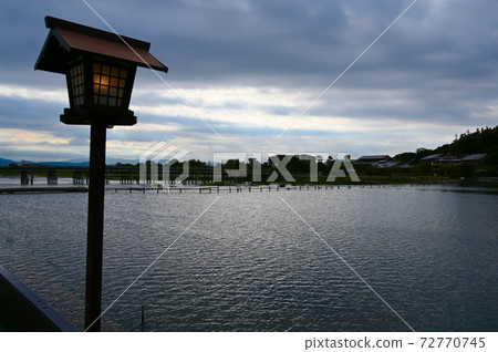 京都嵐山渡月橋 72770745