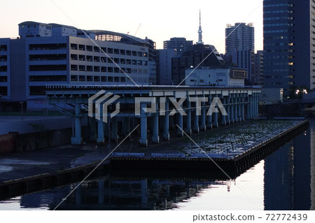 築地市場周圍的夜景（2020年6月） 72772439