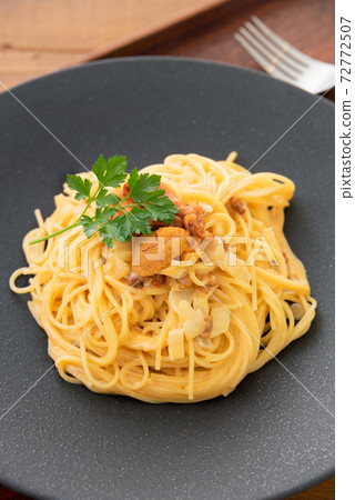 Sea urchin cream pasta 72772507