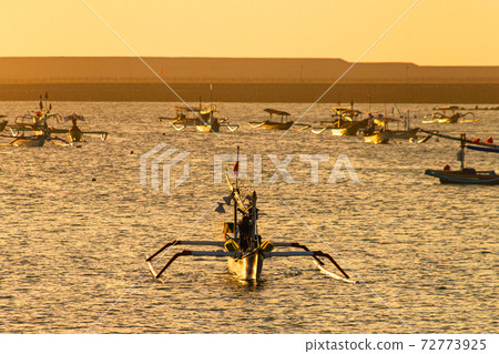 The silhouette of a ship floating in the sea and the sea at sunset The silhouette of a ship floating in the sea and the sea at sunset 72773925