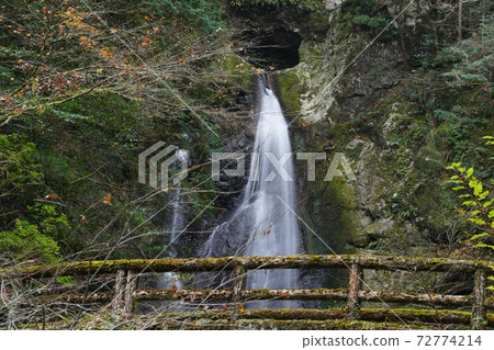 Nagasawa Falls and promenade bridge 72774214