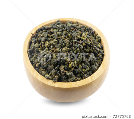 Dry oolong tea leaves isolated on white background 72775768