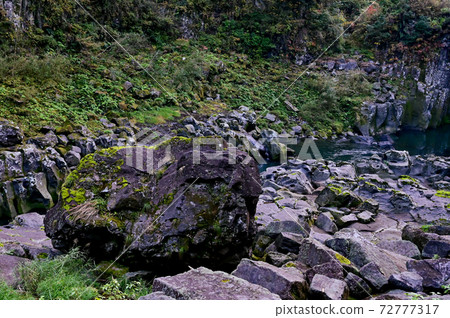 Takachiho Gorge in Autumn [Miyazaki Prefecture] 72777317