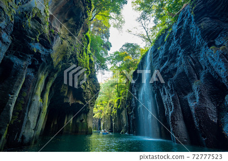 Takachiho Gorge in Autumn [Miyazaki Prefecture] 72777523