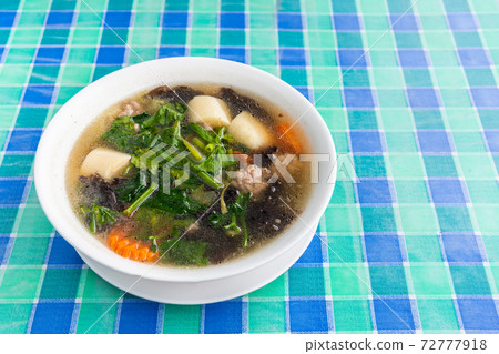 Tofu Seaweed and Minced Pork with Clear Soup Tofu Seaweed and Minced Pork with Clear Soup 72777918