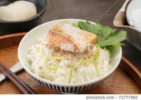 Chopped green onions Chopped green onions 72777960