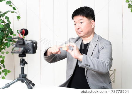 Image online distribution Image online distribution 72778904