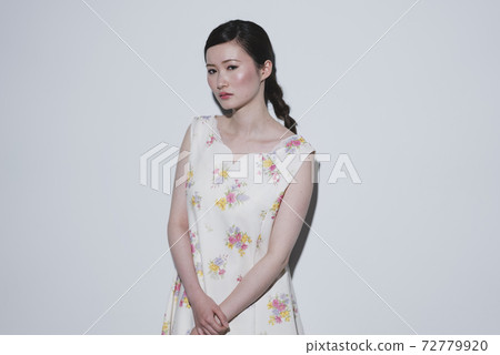 Cool woman 72779920