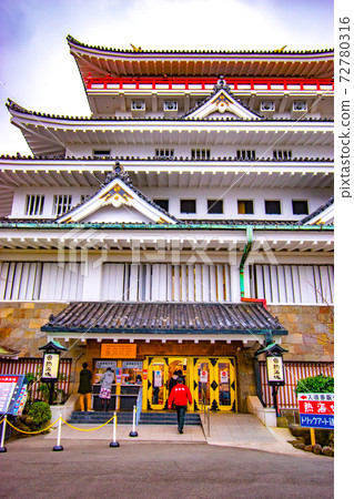 I looked up at Atami Castle, a spectacular spot in Atami City, Shizuoka Prefecture. 72780316