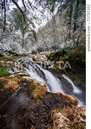 Snow and ice landscape of Kikuchi Gorge in winter 72781202