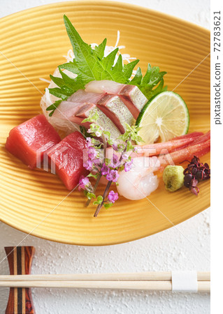 3種生魚片拼盤(沙丁魚,甜蝦條) 3種生魚片拼盤(沙丁魚,甜蝦條) 72783621