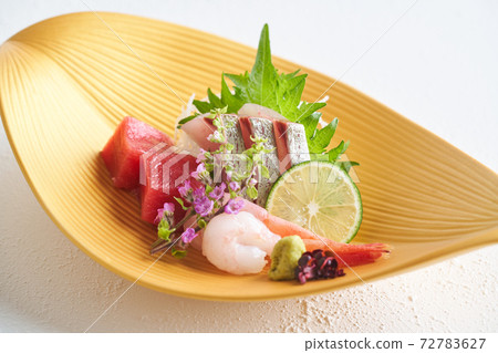 3種生魚片拼盤（沙丁魚，甜蝦條） 72783627