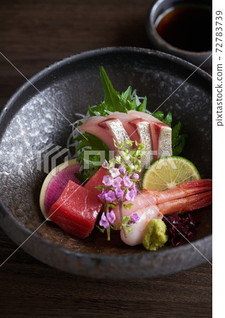 3種生魚片拼盤（沙丁魚，甜蝦條） 72783739
