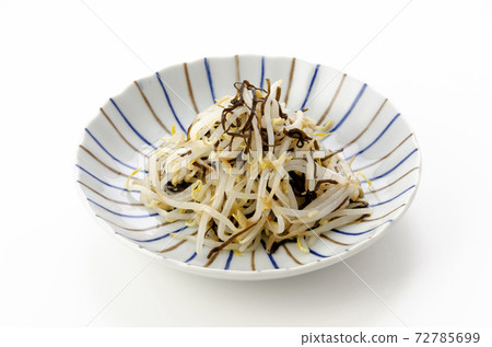 Namul of bean sprouts and salted kelp 72785699