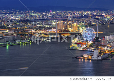 Osaka cityscape towards Tempozan 72787026