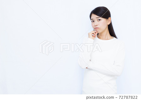 30多歲女性白色背景畫像 照片素材 圖片 圖庫