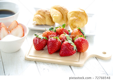 草莓早餐形象 72788548