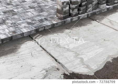 Laying of paving slabs, ground alignment 72788709