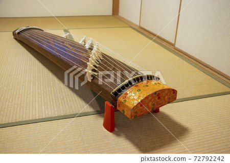 Koto placed on the tatami mat 72792242