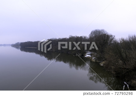 Vistula River in winter - Nowy Dwor Mazowiecki, Poland Vistula River in winter - Nowy Dwor Mazowiecki, Poland 72793298