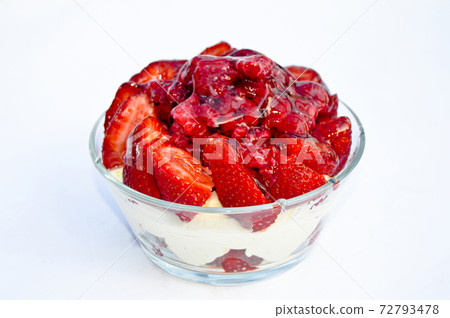 Strawberry and raspberry jelly pudding, isolated on white ground 72793478