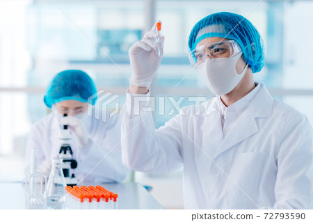 白袍研究員 72793590