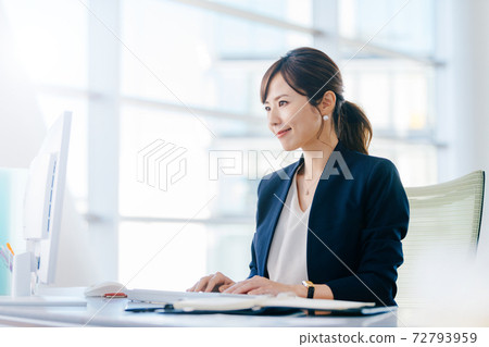Business scene 72793959