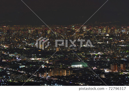［俯瞰大阪平原（夜景）］位置：大阪府尾市美津濃地藏大坂關大 72796317