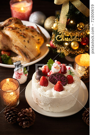 聖誕節蛋糕和烤雞 聖誕節蛋糕和烤雞 72800659