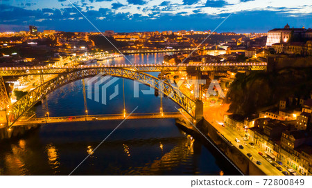 Night view of Porto, Portugal 72800849