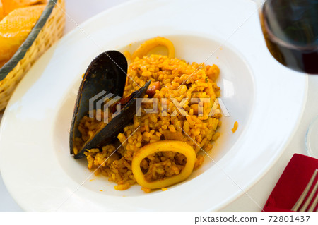 Paella a la marinera (Fisherman Paella) Paella a la marinera (Fisherman Paella) 72801437