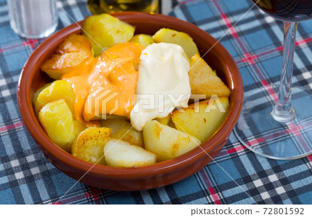 Spanish tapas - Patatas Bravas 72801592