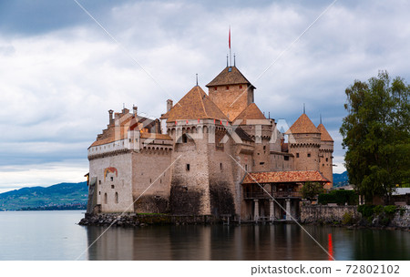View of Chillon castle on the Geneva lake in Montreux 72802102