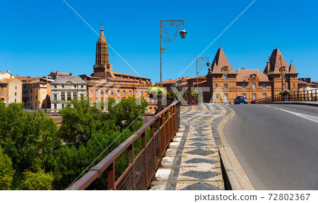 Medieval bridge over the Tarn river in Montauban city on sunny day Medieval bridge over the Tarn river in Montauban city on sunny day 72802367