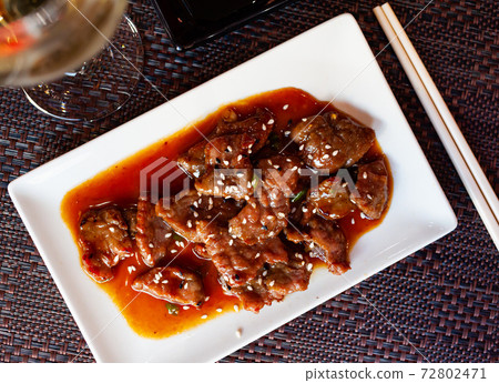 Japanese veal meat braised in wok 72802471
