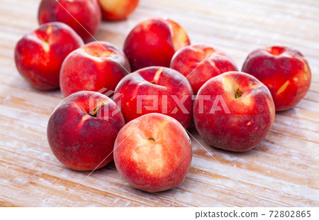 Juicy ripe peaches on wooden table 72802865