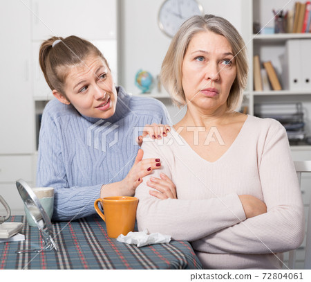 Adult daughter apologizes to mom after quarrel Adult daughter apologizes to mom after quarrel 72804061