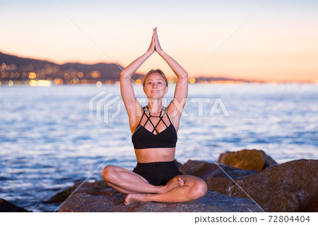 Woman 25-35 years old is meditating 72804404