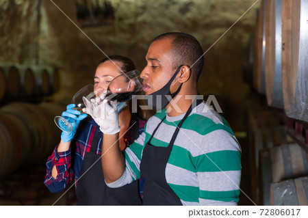 Specialists in protective mask checking ageing process of wine Specialists in protective mask checking ageing process of wine 72806017