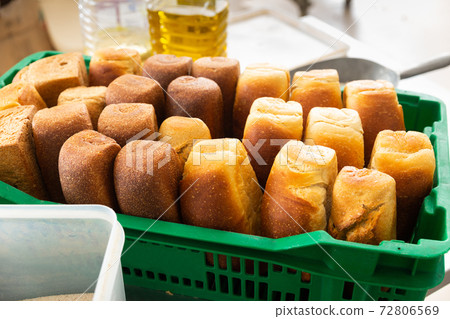 macro photo of formed bread in baking tray in bakery macro photo of formed bread in baking tray in bakery 72806569