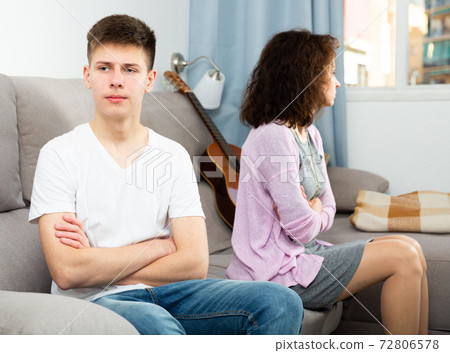 Offended teenager after disagreements with mom 72806578