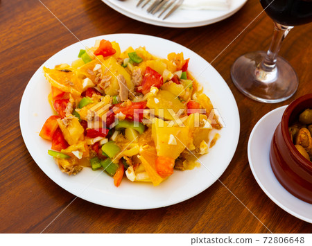 Malaga salad - Andalusian dish in Spain 72806648