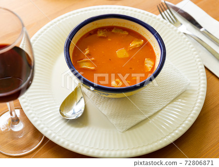 Traditional Spanish stew of beans with lamb meat 72806871