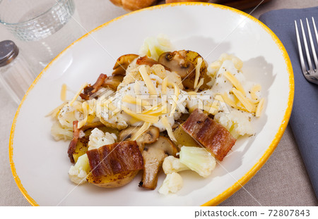 Baked potatoes with cauliflower, bacon, cheese sauce Baked potatoes with cauliflower, bacon, cheese sauce 72807843