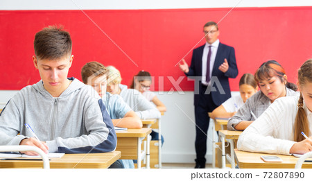 Teacher tells an interesting lecture in free communication with students in classroom Teacher tells an interesting lecture in free communication with students in classroom 72807890