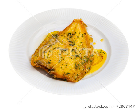 Lenguado meuniere in lemon sauce. French cuisine Lenguado meuniere in lemon sauce. French cuisine 72808447