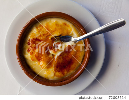 Crema catalana - dessert of Catalonia Crema catalana - dessert of Catalonia 72808514
